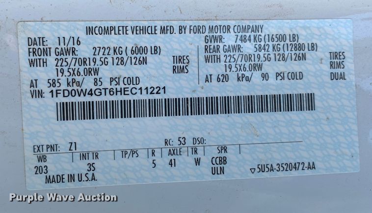 image for item MH9843 2017 Ford F450 Super Duty XLT  Crew Cab flatbed truck