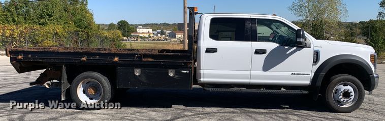 image for item MH9844 2019 Ford F450 Super Duty XLT  Crew Cab flatbed truck
