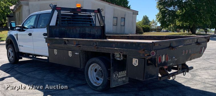 image for item MH9844 2019 Ford F450 Super Duty XLT  Crew Cab flatbed truck