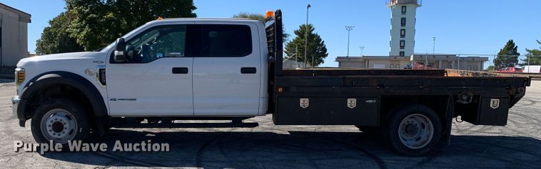 image for item MH9844 2019 Ford F450 Super Duty XLT  Crew Cab flatbed truck