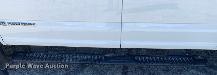 image for item MH9844 2019 Ford F450 Super Duty XLT  Crew Cab flatbed truck