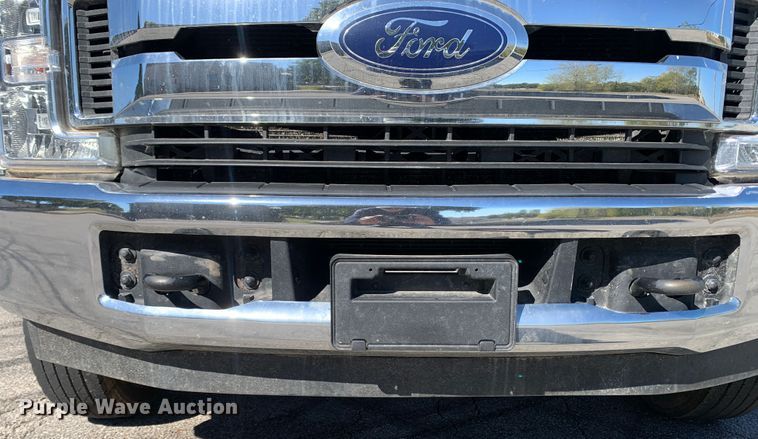 image for item MH9844 2019 Ford F450 Super Duty XLT  Crew Cab flatbed truck