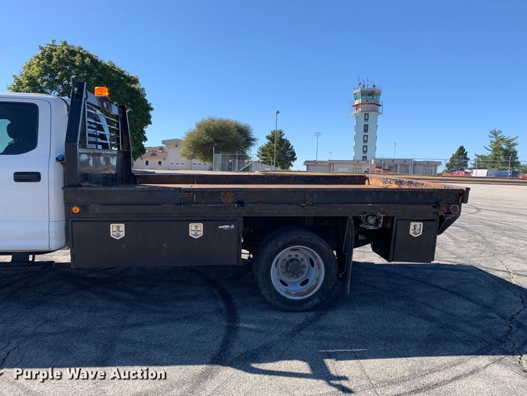 image for item MH9844 2019 Ford F450 Super Duty XLT  Crew Cab flatbed truck