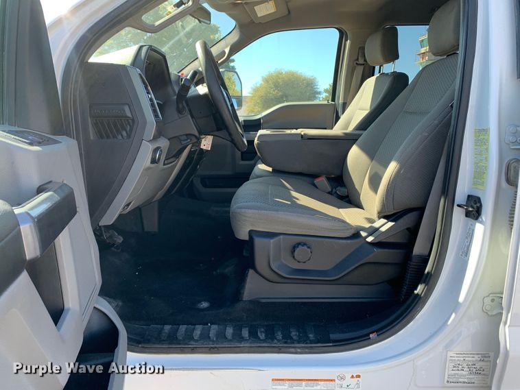 image for item MH9844 2019 Ford F450 Super Duty XLT  Crew Cab flatbed truck