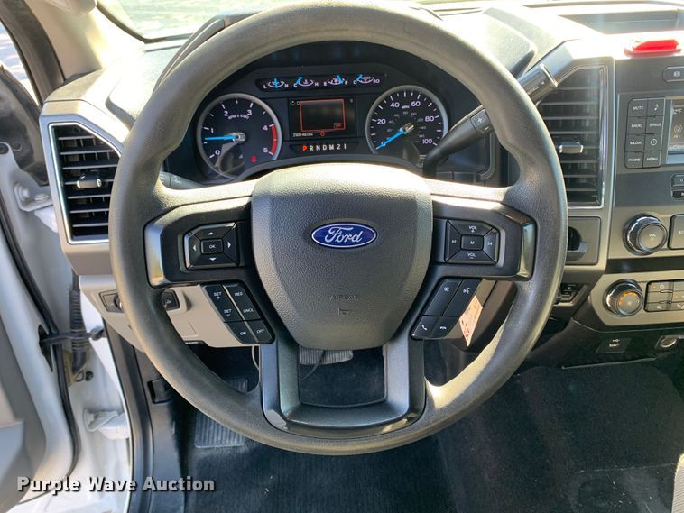 image for item MH9844 2019 Ford F450 Super Duty XLT  Crew Cab flatbed truck