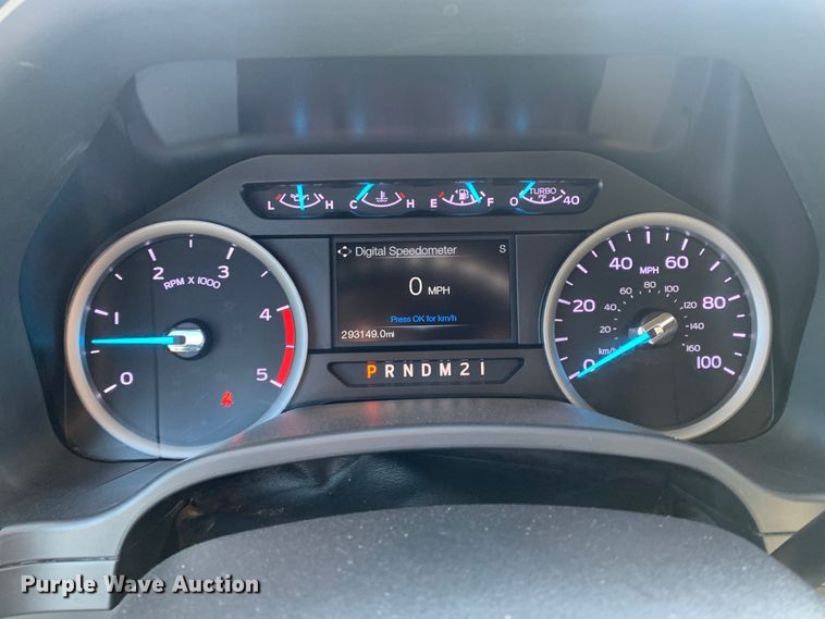 image for item MH9844 2019 Ford F450 Super Duty XLT  Crew Cab flatbed truck