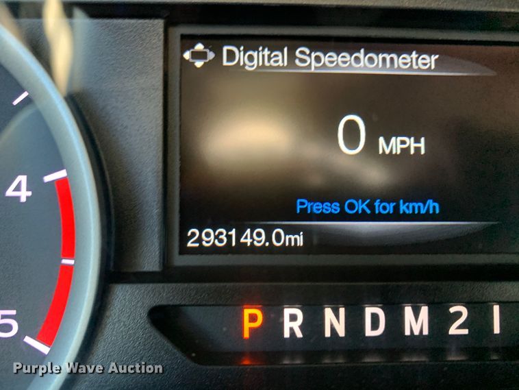 image for item MH9844 2019 Ford F450 Super Duty XLT  Crew Cab flatbed truck