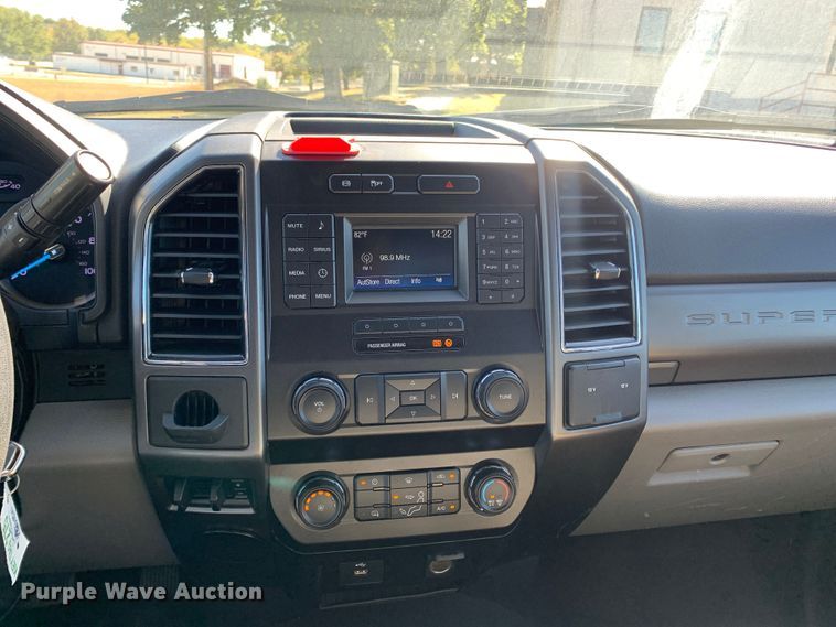 image for item MH9844 2019 Ford F450 Super Duty XLT  Crew Cab flatbed truck