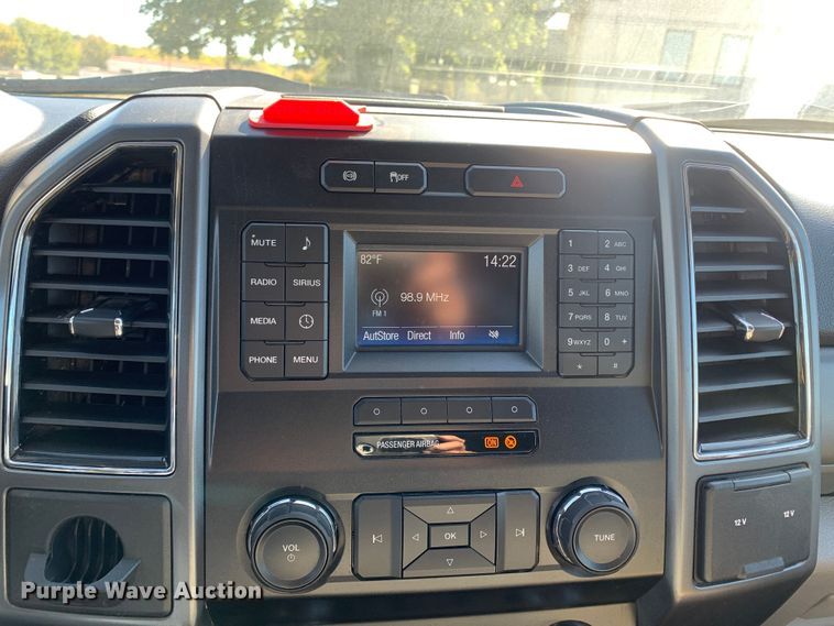 image for item MH9844 2019 Ford F450 Super Duty XLT  Crew Cab flatbed truck