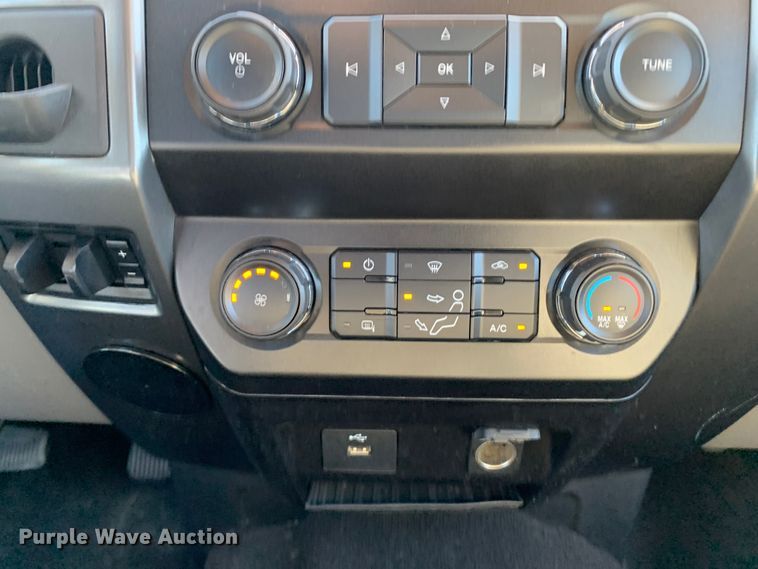 image for item MH9844 2019 Ford F450 Super Duty XLT  Crew Cab flatbed truck