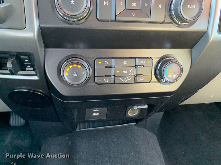 image for item MH9844 2019 Ford F450 Super Duty XLT  Crew Cab flatbed truck