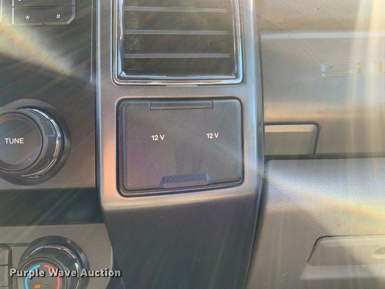 image for item MH9844 2019 Ford F450 Super Duty XLT  Crew Cab flatbed truck