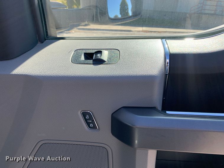 image for item MH9844 2019 Ford F450 Super Duty XLT  Crew Cab flatbed truck