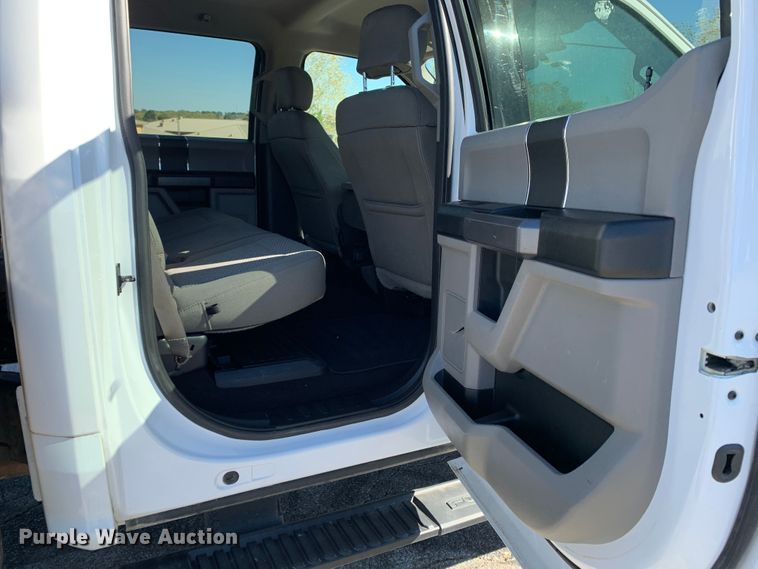 image for item MH9844 2019 Ford F450 Super Duty XLT  Crew Cab flatbed truck