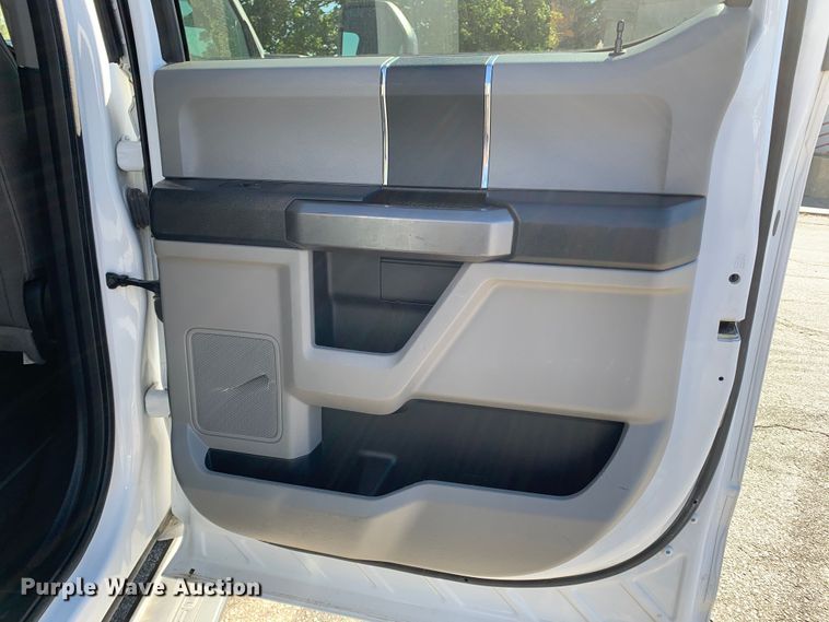 image for item MH9844 2019 Ford F450 Super Duty XLT  Crew Cab flatbed truck