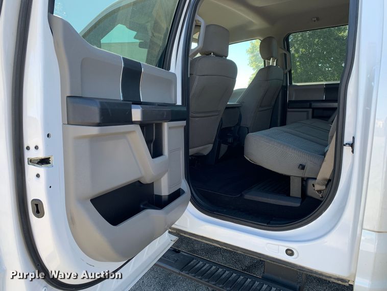 image for item MH9844 2019 Ford F450 Super Duty XLT  Crew Cab flatbed truck