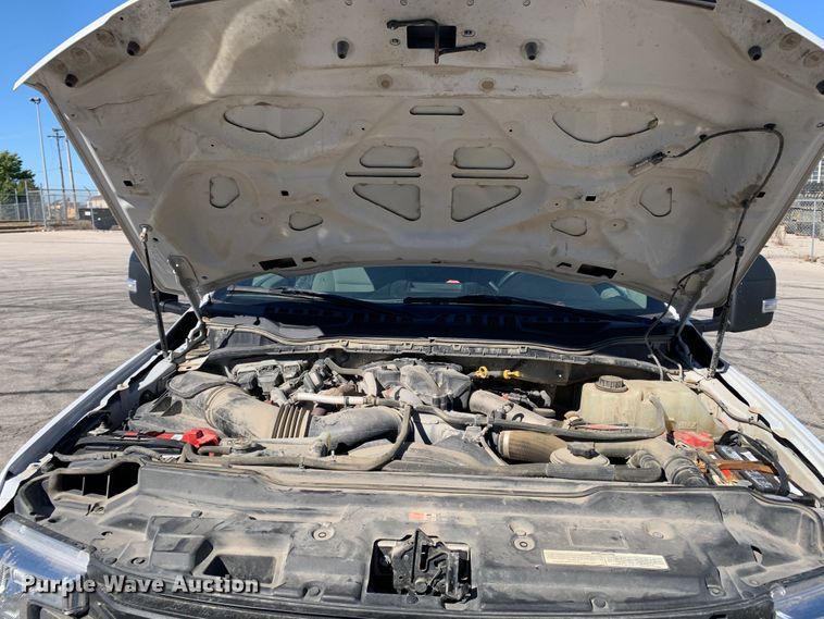 image for item MH9844 2019 Ford F450 Super Duty XLT  Crew Cab flatbed truck