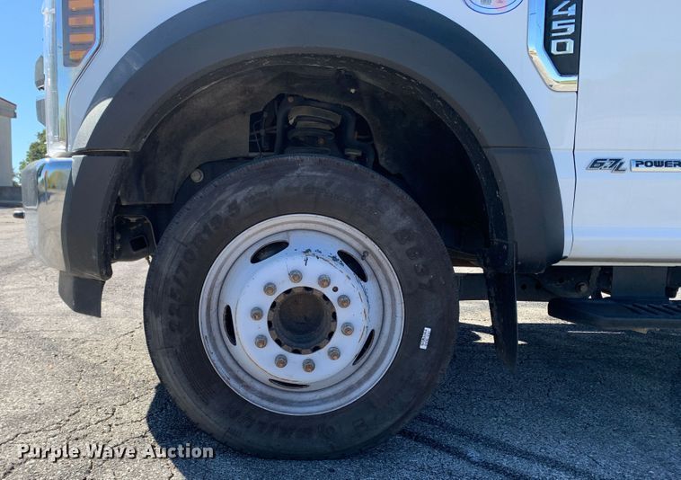 image for item MH9844 2019 Ford F450 Super Duty XLT  Crew Cab flatbed truck