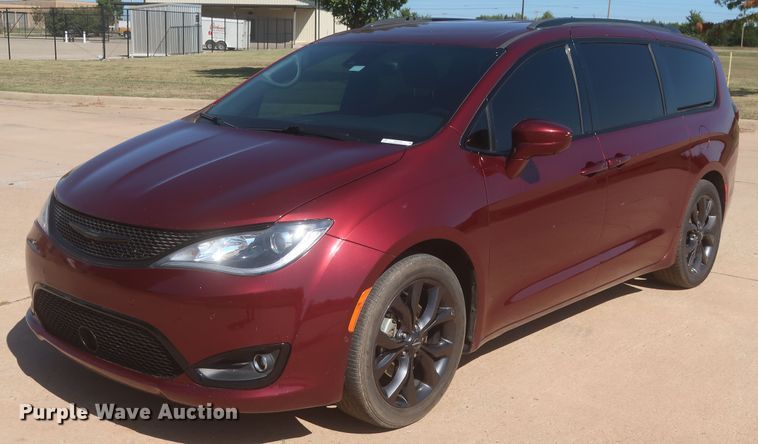 image for item MJ9169 2019 Chrysler Pacifica  van