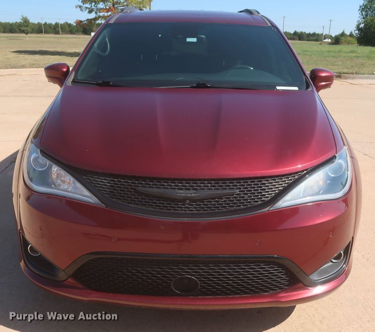 image for item MJ9169 2019 Chrysler Pacifica  van