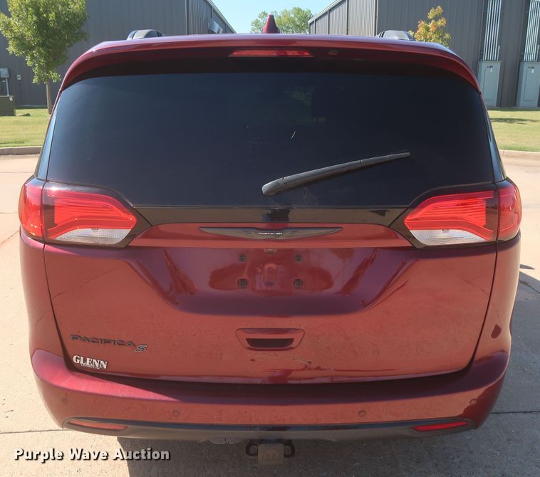 image for item MJ9169 2019 Chrysler Pacifica  van