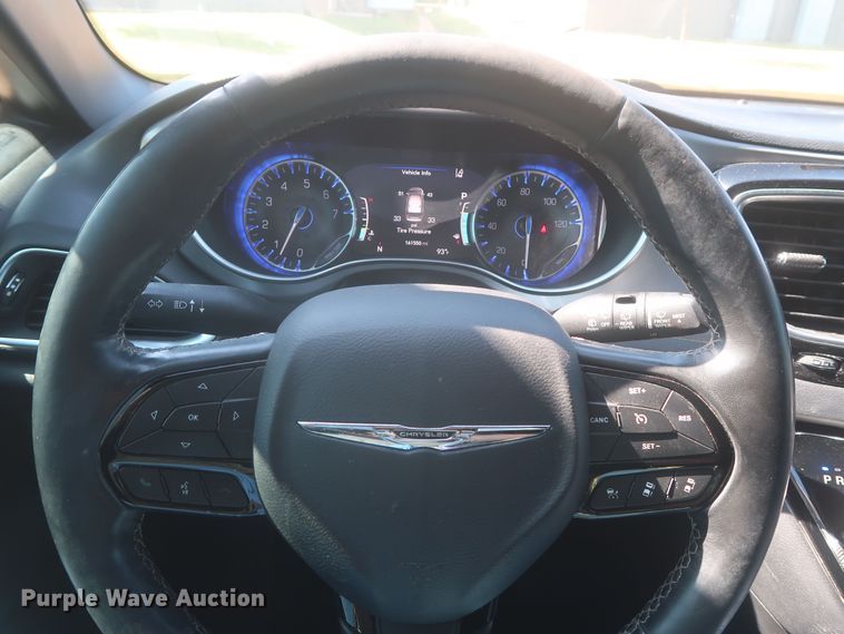 image for item MJ9169 2019 Chrysler Pacifica  van