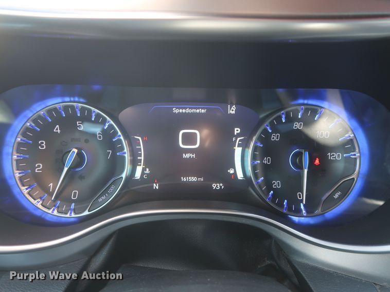 image for item MJ9169 2019 Chrysler Pacifica  van