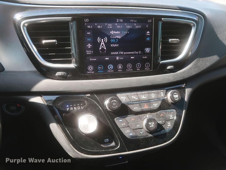 image for item MJ9169 2019 Chrysler Pacifica  van