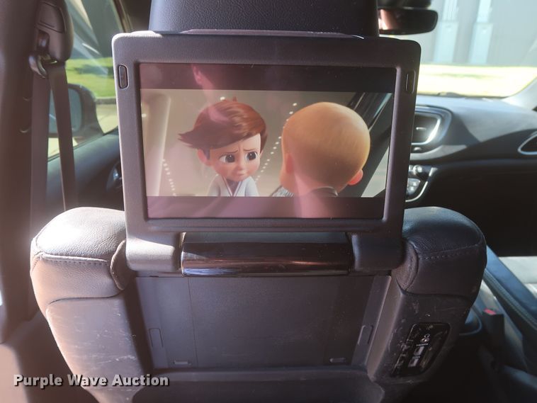 image for item MJ9169 2019 Chrysler Pacifica  van