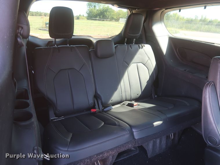 image for item MJ9169 2019 Chrysler Pacifica  van