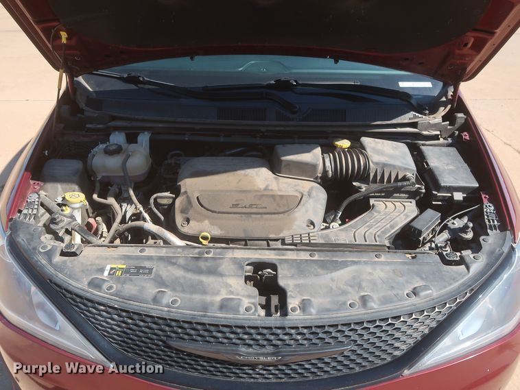 image for item MJ9169 2019 Chrysler Pacifica  van