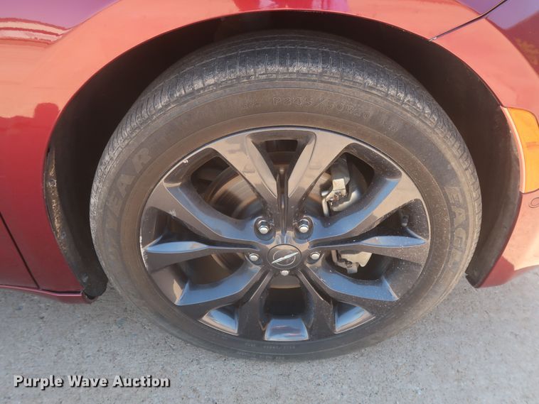 image for item MJ9169 2019 Chrysler Pacifica  van