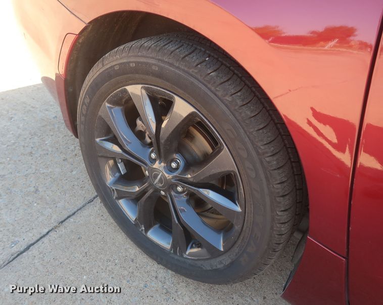 image for item MJ9169 2019 Chrysler Pacifica  van