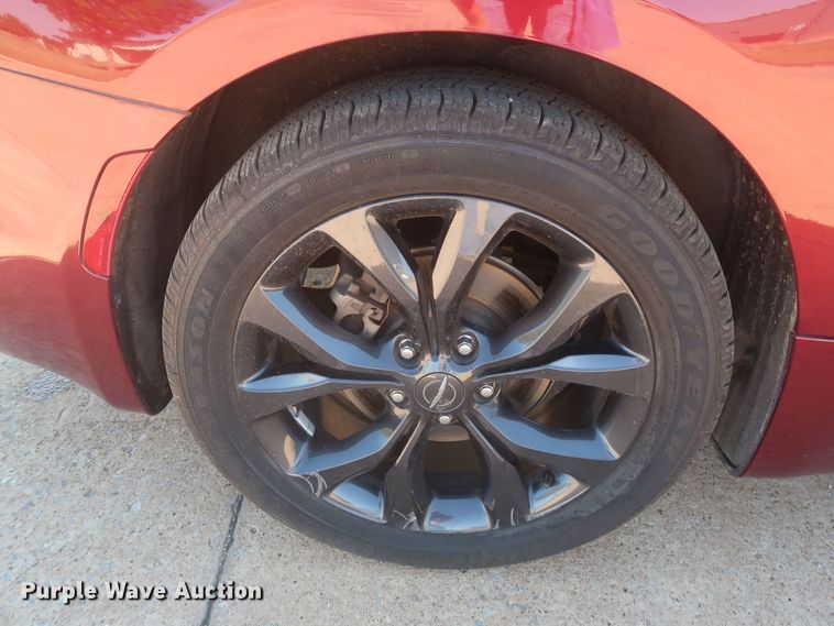 image for item MJ9169 2019 Chrysler Pacifica  van