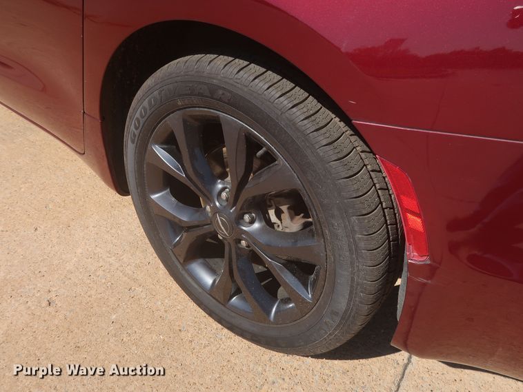 image for item MJ9169 2019 Chrysler Pacifica  van