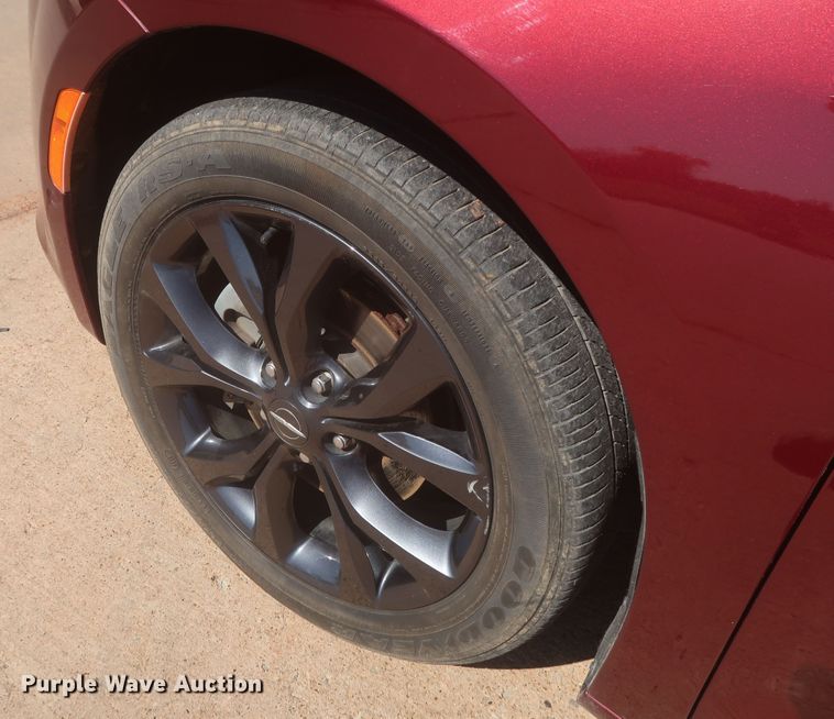 image for item MJ9169 2019 Chrysler Pacifica  van