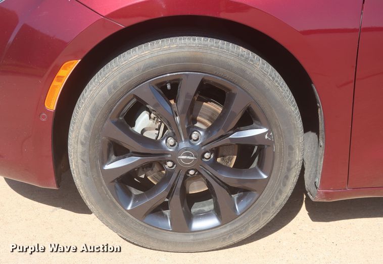 image for item MJ9169 2019 Chrysler Pacifica  van