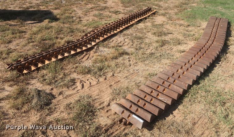 image for item MJ9174 Komatsu D21P-6  tracks