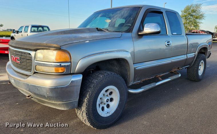 image for item MK9348 2001 GMC Sierra 1500  Ext. Cab pickup truck