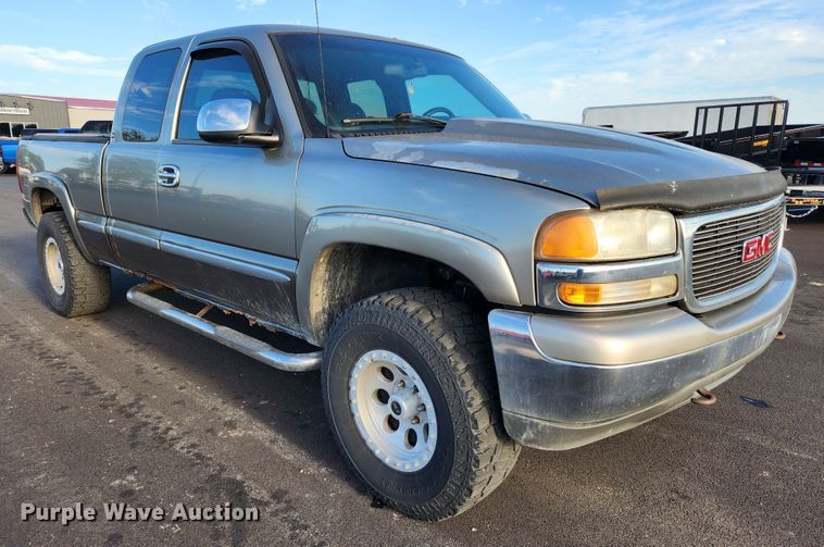 image for item MK9348 2001 GMC Sierra 1500  Ext. Cab pickup truck