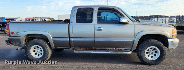 image for item MK9348 2001 GMC Sierra 1500  Ext. Cab pickup truck