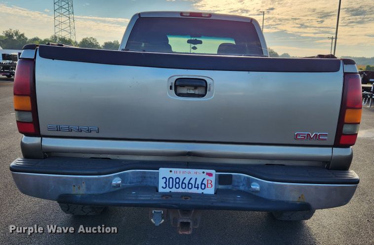 image for item MK9348 2001 GMC Sierra 1500  Ext. Cab pickup truck