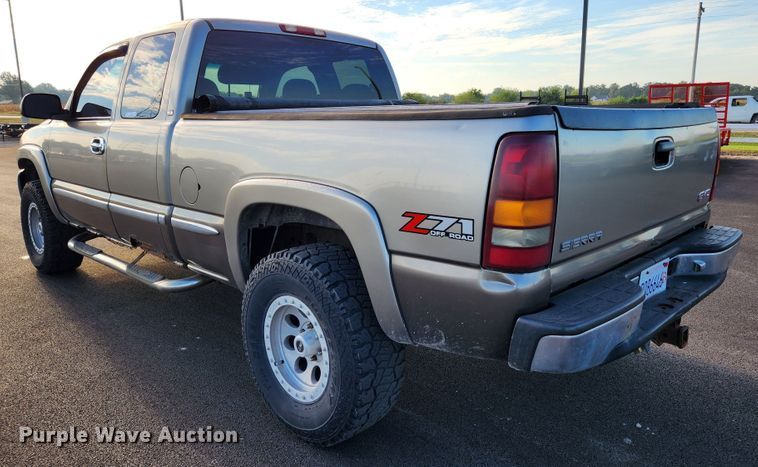 image for item MK9348 2001 GMC Sierra 1500  Ext. Cab pickup truck