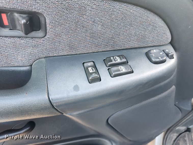 image for item MK9348 2001 GMC Sierra 1500  Ext. Cab pickup truck