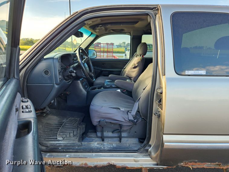 image for item MK9348 2001 GMC Sierra 1500  Ext. Cab pickup truck