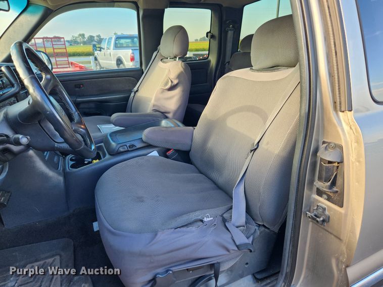 image for item MK9348 2001 GMC Sierra 1500  Ext. Cab pickup truck