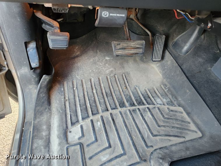 image for item MK9348 2001 GMC Sierra 1500  Ext. Cab pickup truck