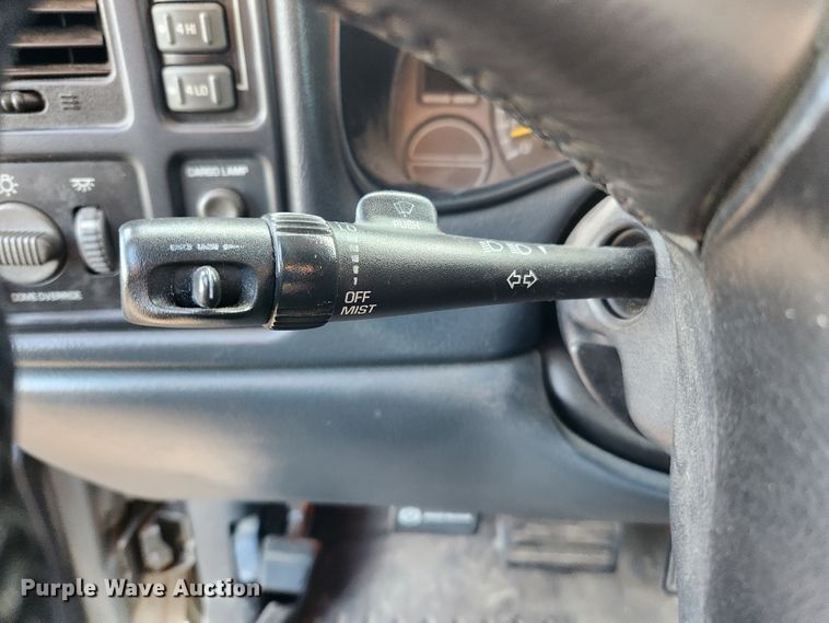 image for item MK9348 2001 GMC Sierra 1500  Ext. Cab pickup truck