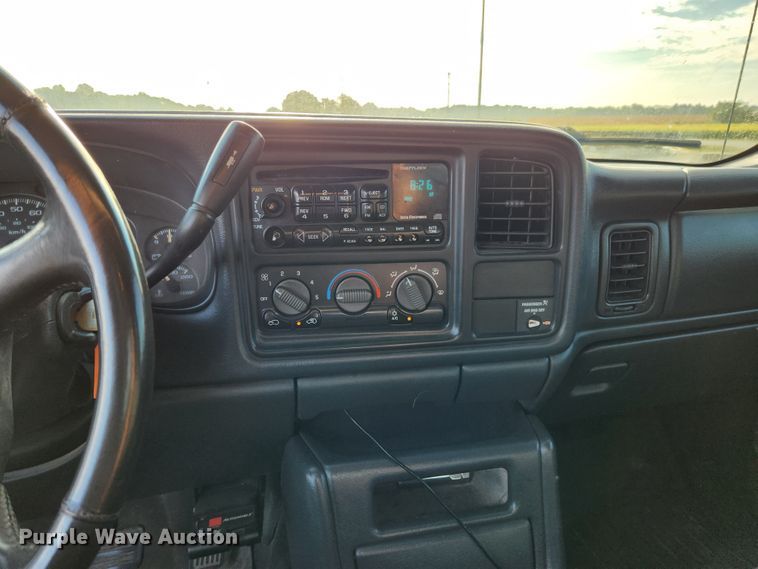 image for item MK9348 2001 GMC Sierra 1500  Ext. Cab pickup truck