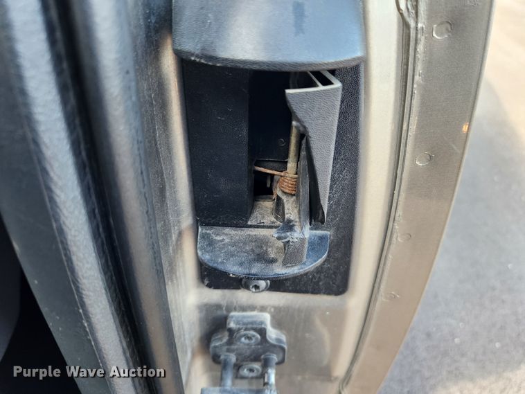 image for item MK9348 2001 GMC Sierra 1500  Ext. Cab pickup truck